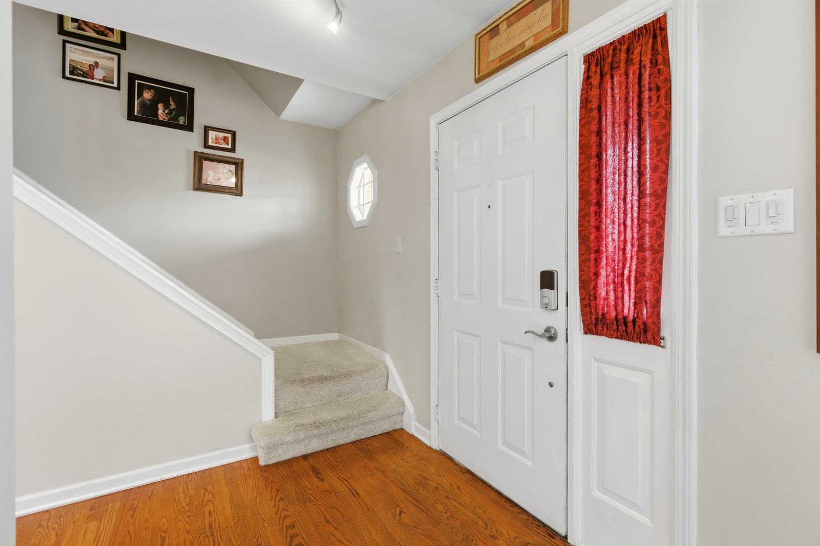 6900 Olde Gatehouse Road Tinley Park, IL 60477 - Photo 7 of 37 a view of an entryway with wooden floor