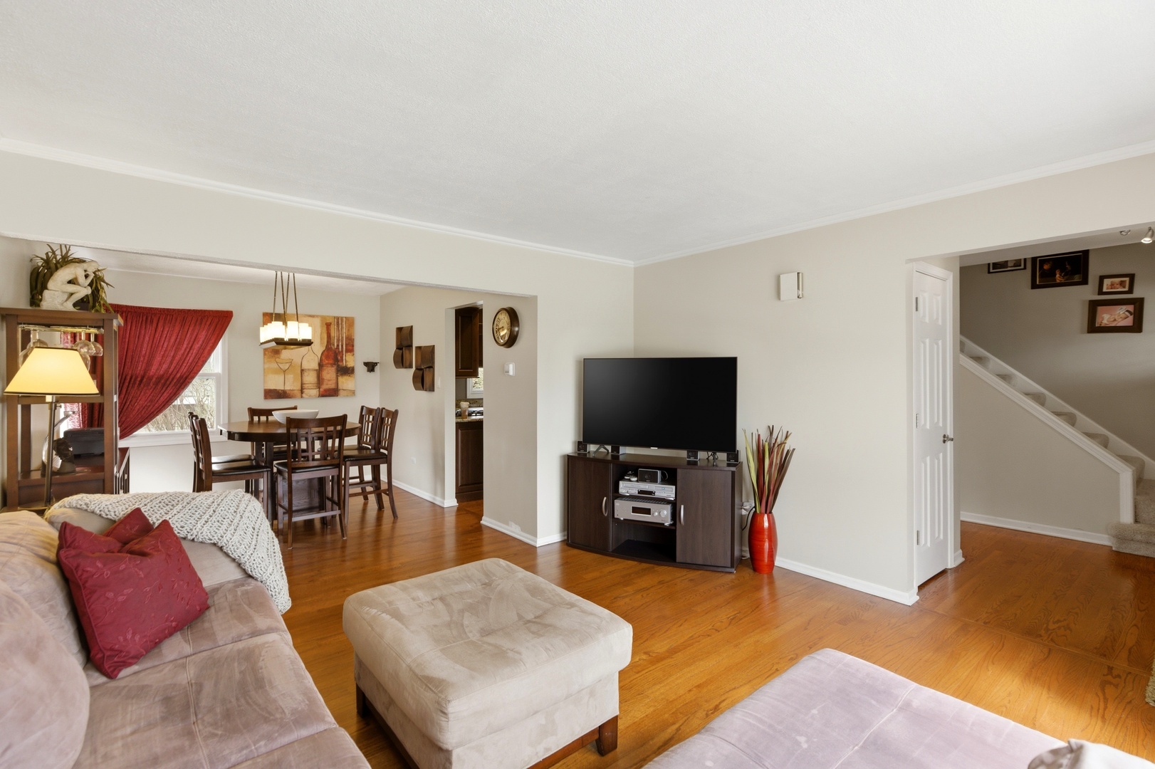 6900 Olde Gatehouse Road Tinley Park, IL 60477 - Photo 10 of 37 a living room with furniture and a flat screen tv