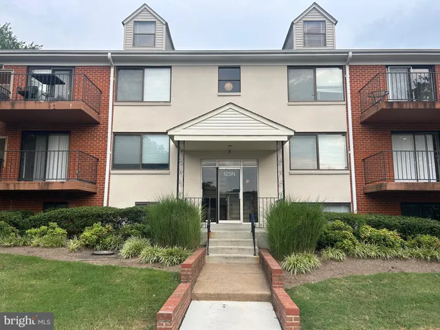 $1,150 | 125 Clubhouse Drive Southwest, Unit 4, Leesburg, VA 20175