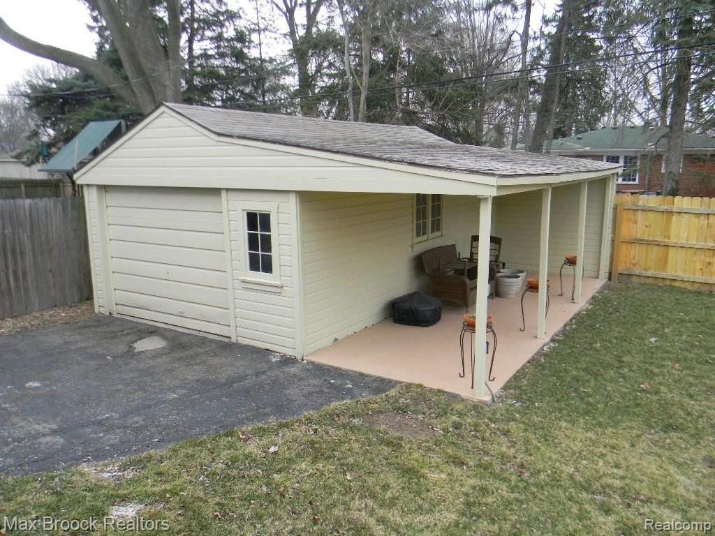 1456 Villa Road Birmingham, MI 48009 - Photo 8 of 10 *ONE CAR GARAGE W/PATIO*