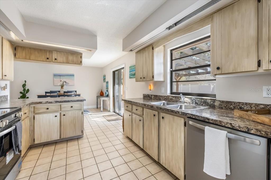 93 Freeport Lane Palm Coast, FL 32137 - Photo 10 of 38