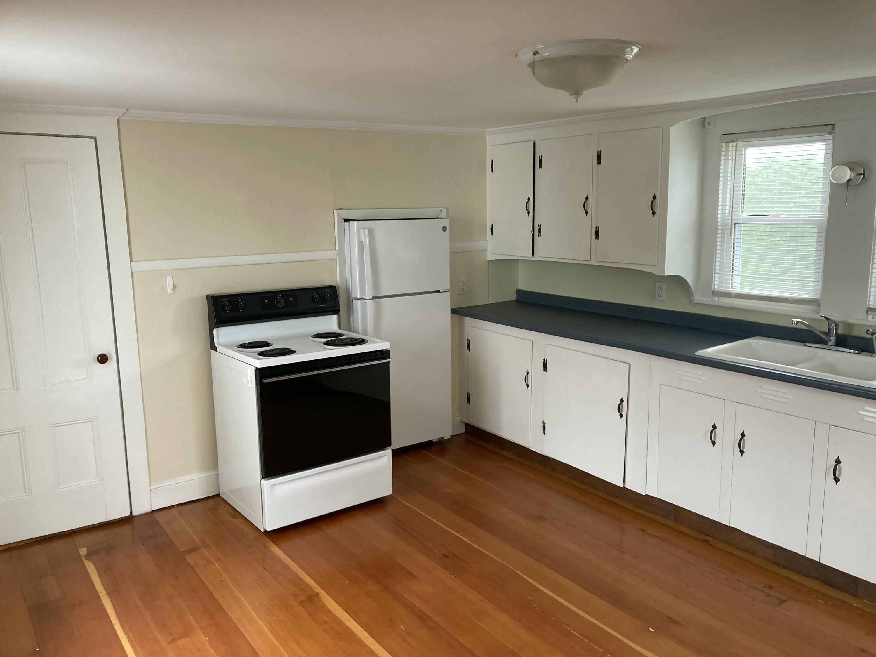 119 Fogg Road Scarborough, ME 04074 - Photo 10 of 28 2nd Floor Kitchen