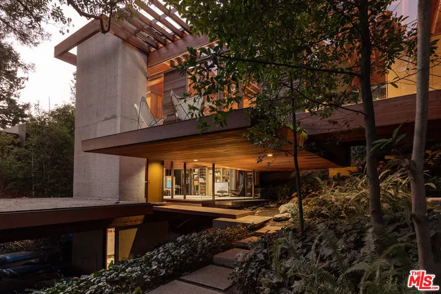$11,500,000 | 715 Brooktree Road, Pacific Palisades, CA 90402