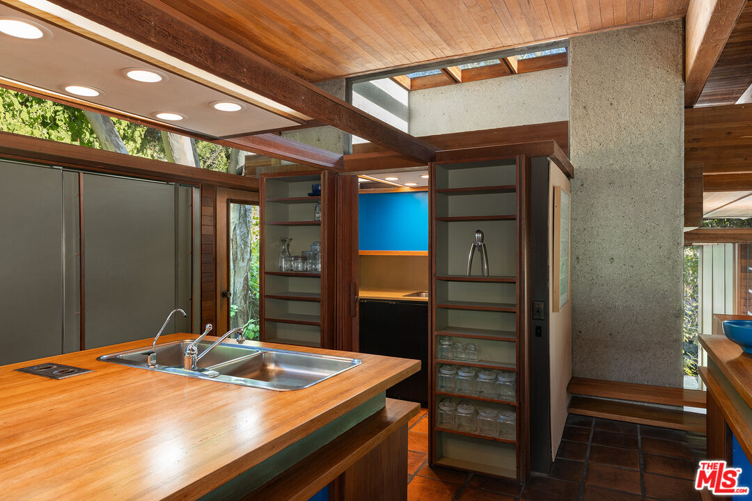 715 Brooktree Road Pacific Palisades, CA 90402 - Photo 14 of 35