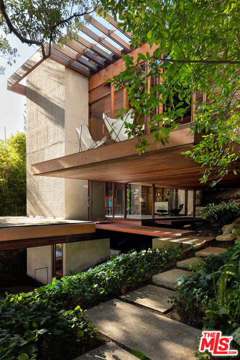 715 Brooktree Road Pacific Palisades, CA 90402 - Photo 2 of 35