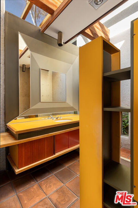 715 Brooktree Road Pacific Palisades, CA 90402 - Photo 22 of 35