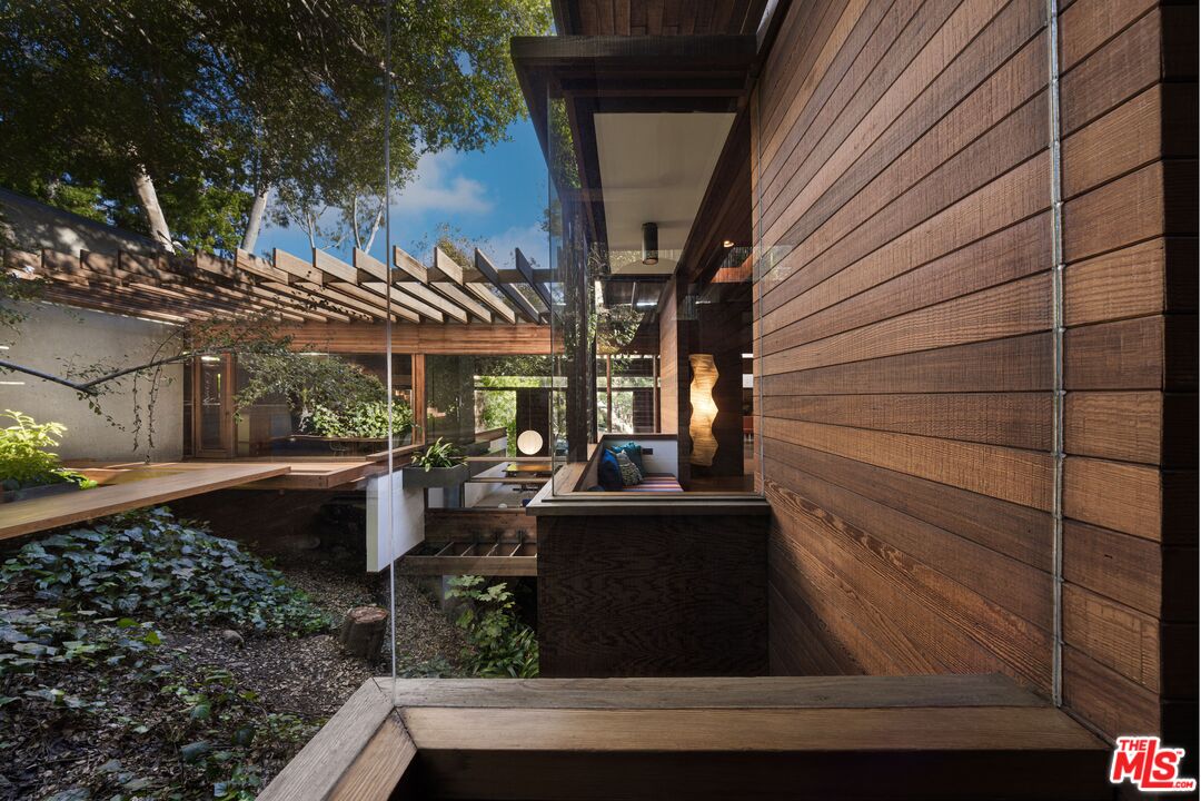 715 Brooktree Road Pacific Palisades, CA 90402 - Photo 26 of 35