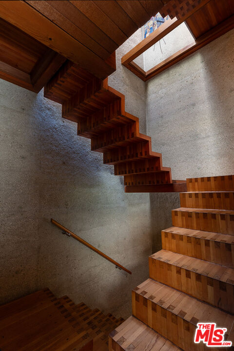 715 Brooktree Road Pacific Palisades, CA 90402 - Photo 3 of 35