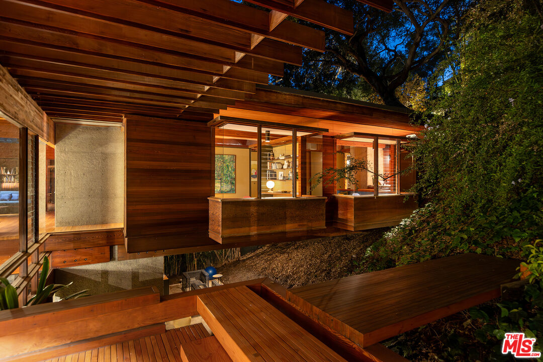 715 Brooktree Road Pacific Palisades, CA 90402 - Photo 32 of 35