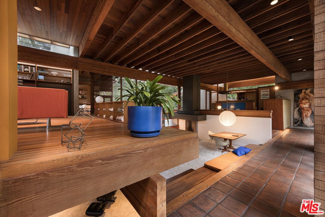 715 Brooktree Road Pacific Palisades, CA 90402 - Photo 4 of 35