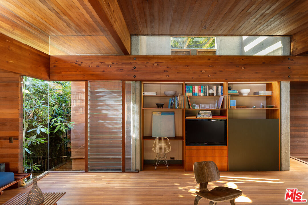 715 Brooktree Road Pacific Palisades, CA 90402 - Photo 9 of 35