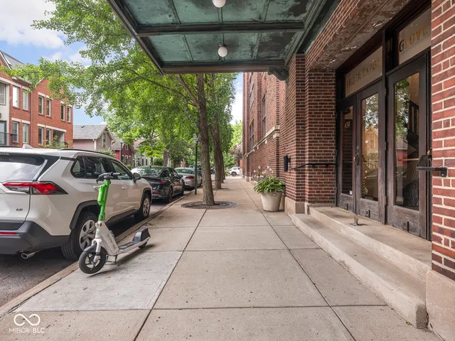 $375,000 | 430 North Park Avenue, Unit 104, Indianapolis, IN 46202