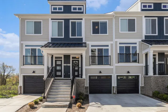 $599,900 | 2759 Bristol Rdg Drive, Ann Arbor, MI 48105