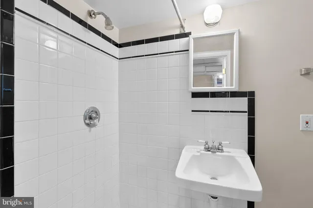 $5,000 | 2432 Tunlaw Road Northwest, Washington, DC 20007