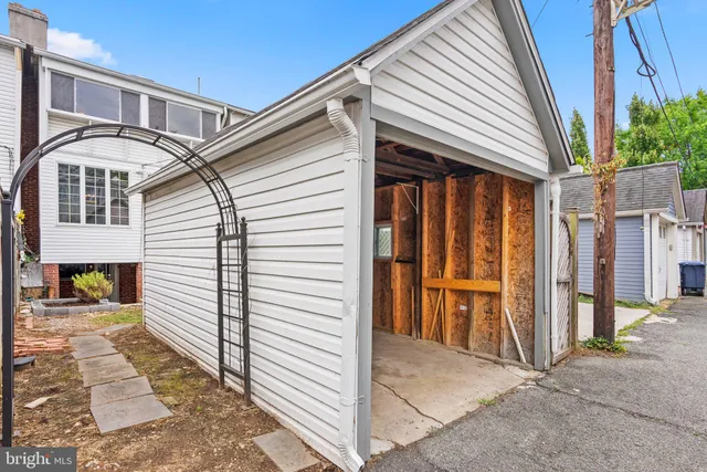 $5,000 | 2432 Tunlaw Road Northwest, Washington, DC 20007