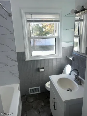 $3,850 | 442 Rosewood Terrace, Linden, NJ 07036