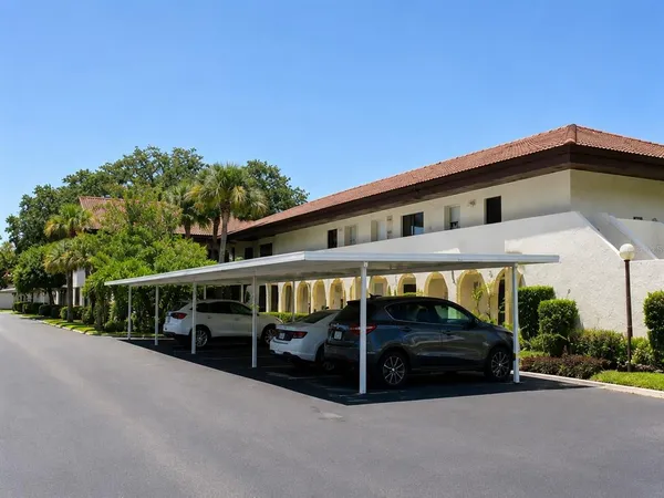 $1,695 | 3720 El Poinier Court, Unit 515, Sarasota, FL 34232