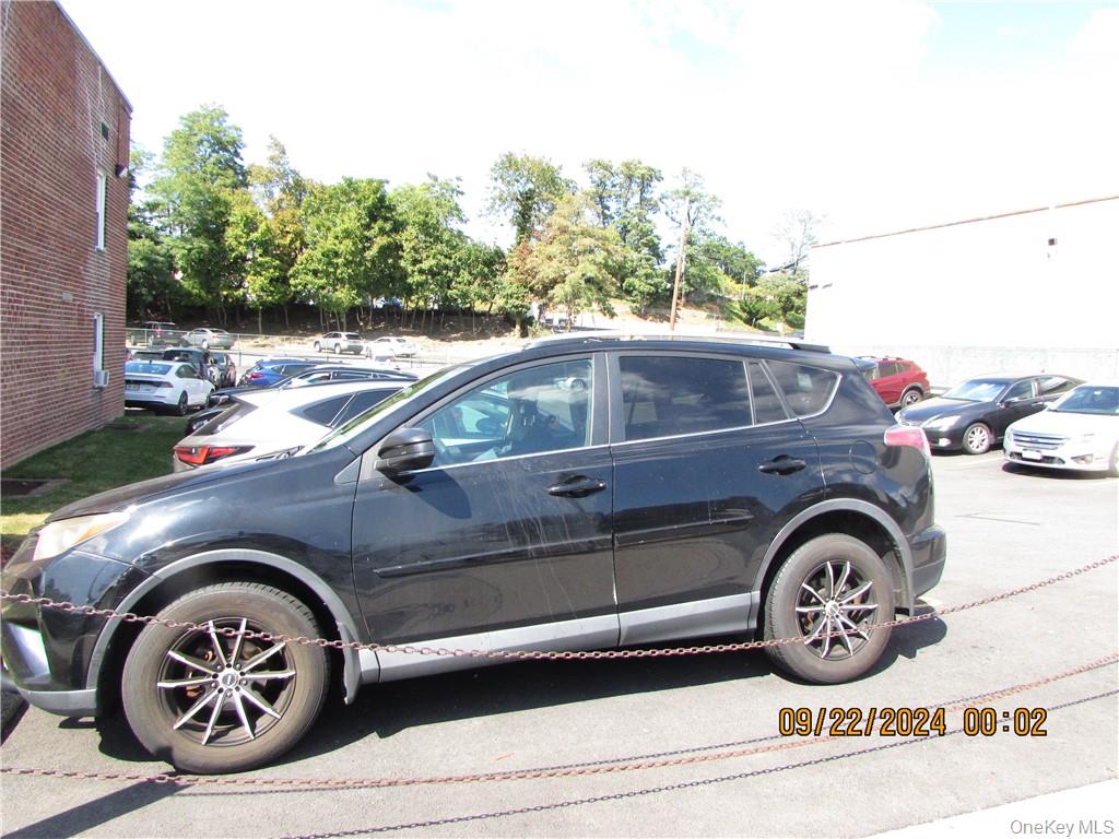 1561 Central Park Avenue, Unit I5 Yonkers, NY 10710 - Photo 17 of 18 Parking