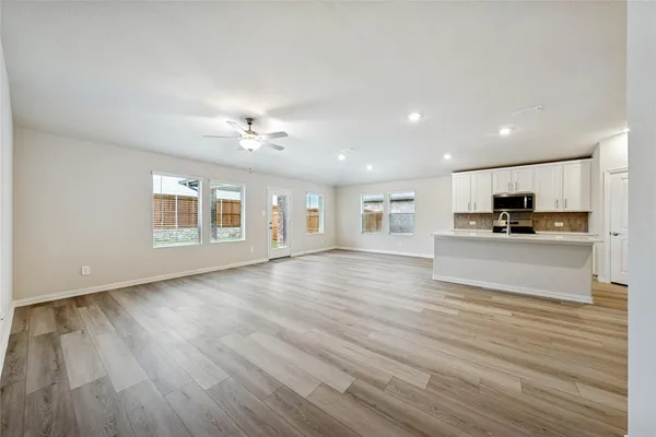 $2,650 | 2221 Horseshoe Lane, Seagoville, TX 75159