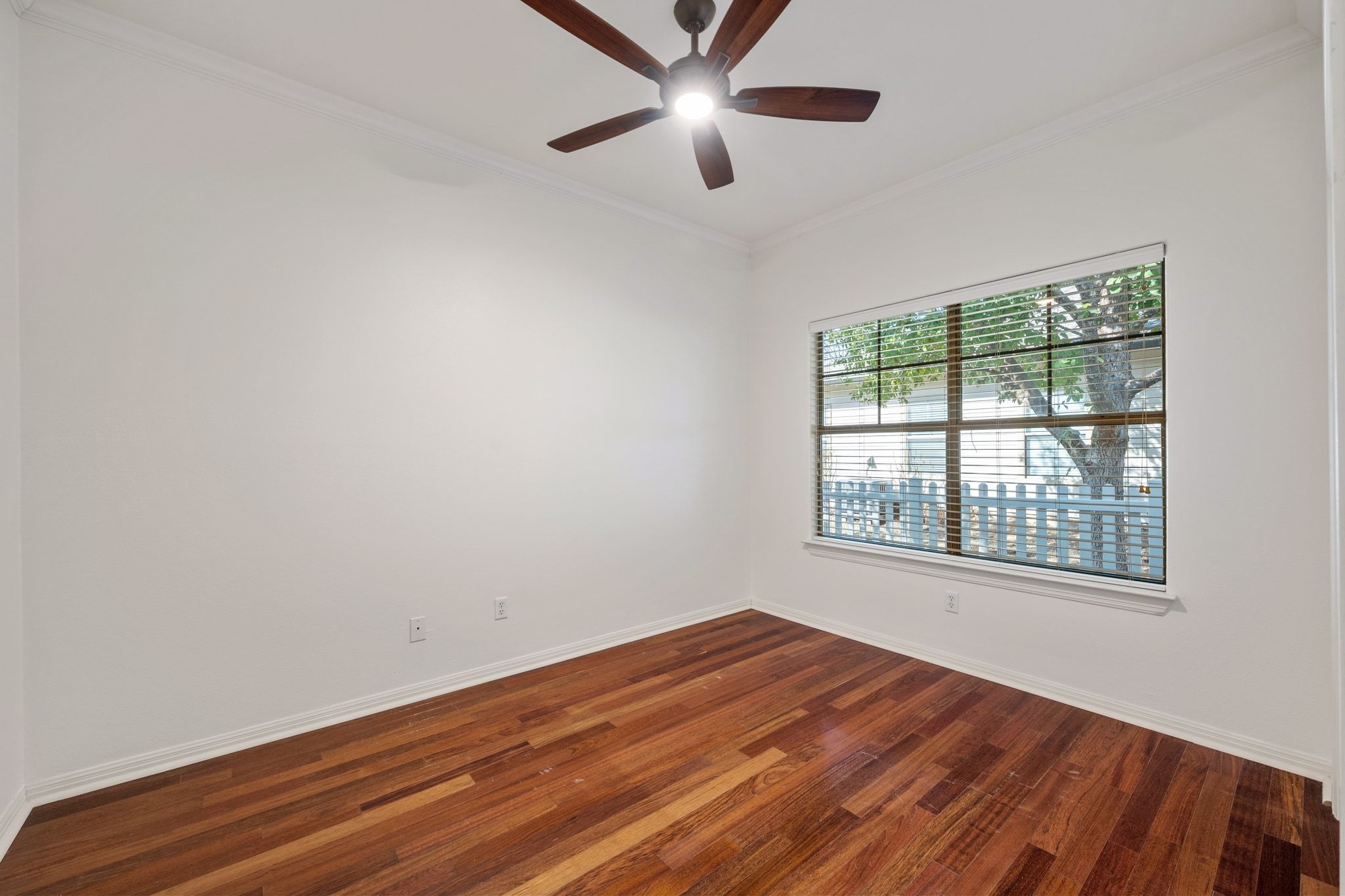 6801 Beckett Road, Unit 134L Austin, TX 78749 - Photo 22 of 30 an empty room with a window and a ceiling fan