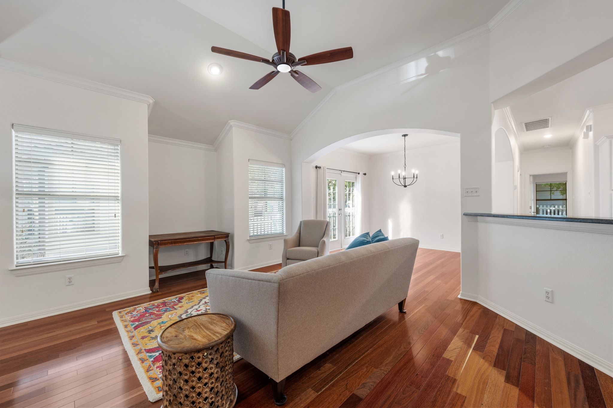 6801 Beckett Road, Unit 134L Austin, TX 78749 - Photo 5 of 30 a living room with furniture and a window