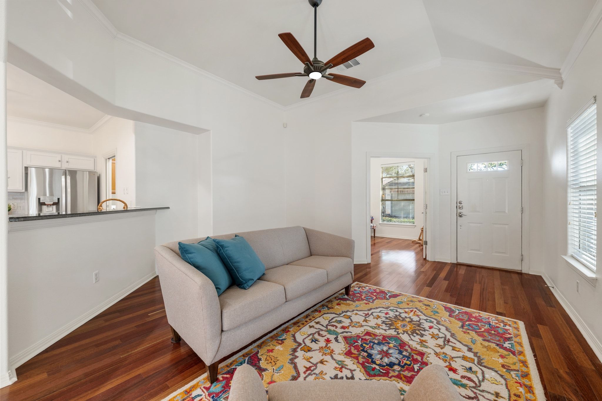 6801 Beckett Road, Unit 134L Austin, TX 78749 - Photo 6 of 30 a living room with a couch and a rug