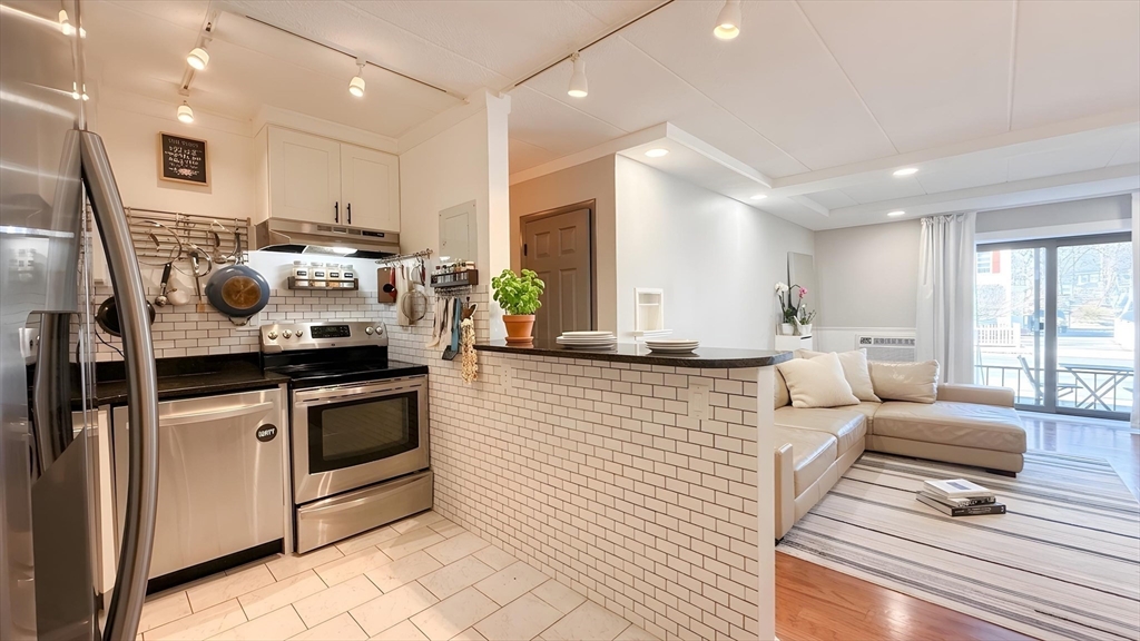 80 High Street, Unit 101 Dedham, MA 02026 - Photo 4 of 18
