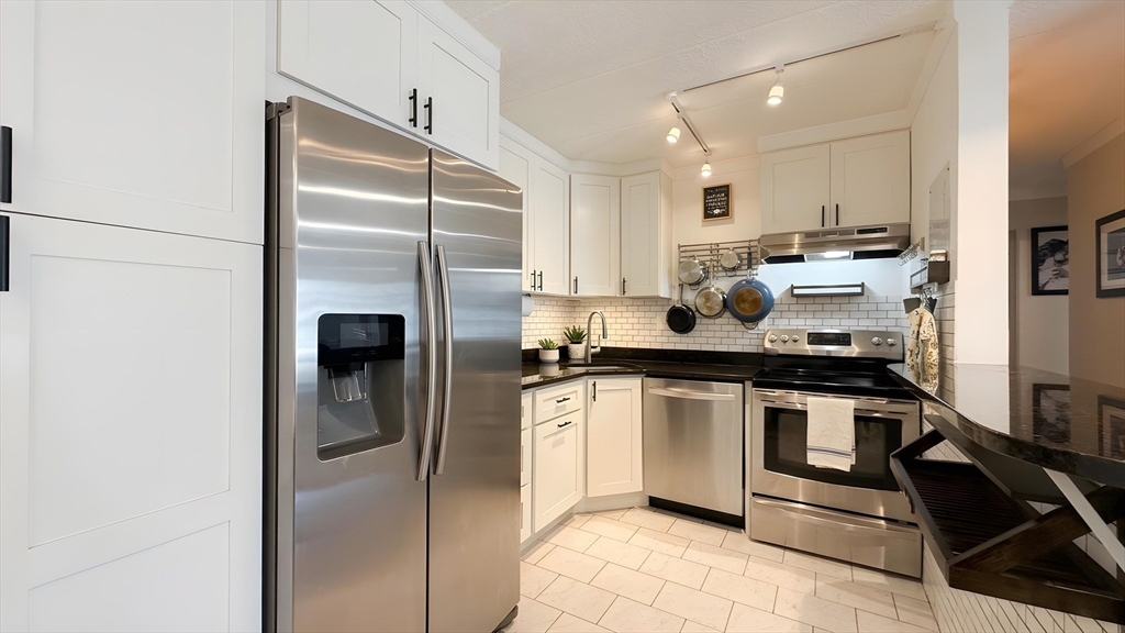 80 High Street, Unit 101 Dedham, MA 02026 - Photo 5 of 18