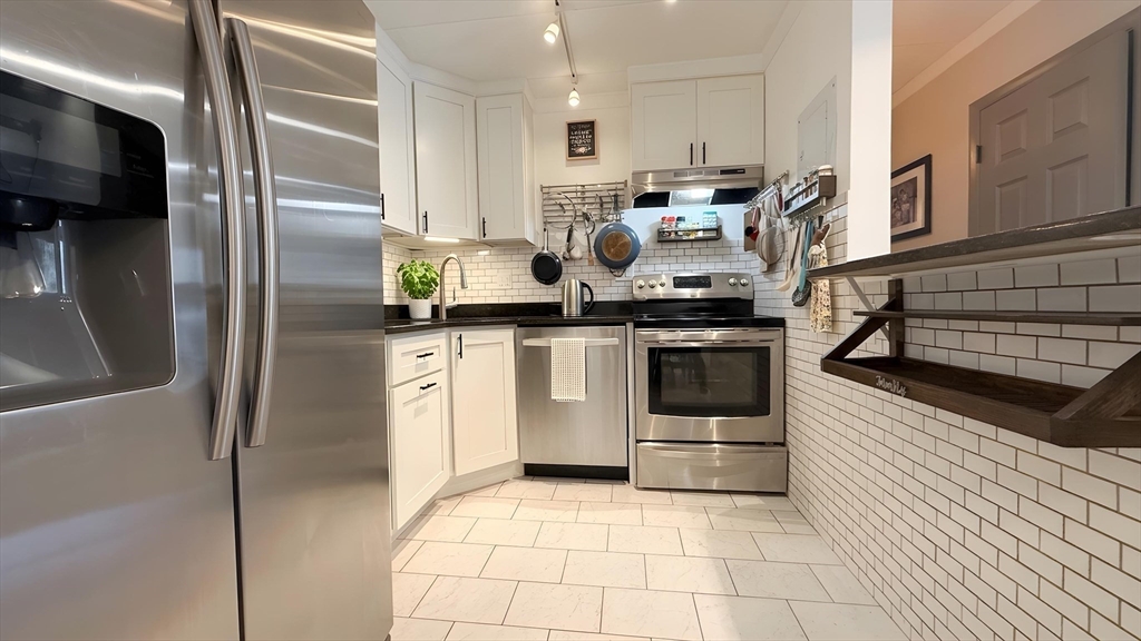 80 High Street, Unit 101 Dedham, MA 02026 - Photo 7 of 18