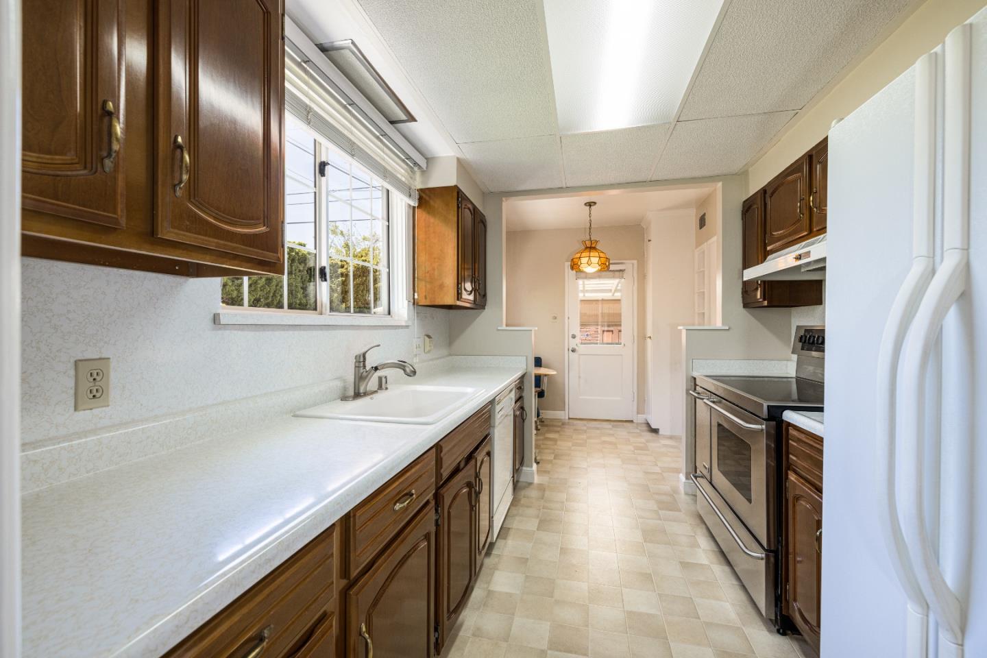 435 Bloomfield Road Burlingame, CA 94010 - Photo 11 of 28 Gallery Image 11