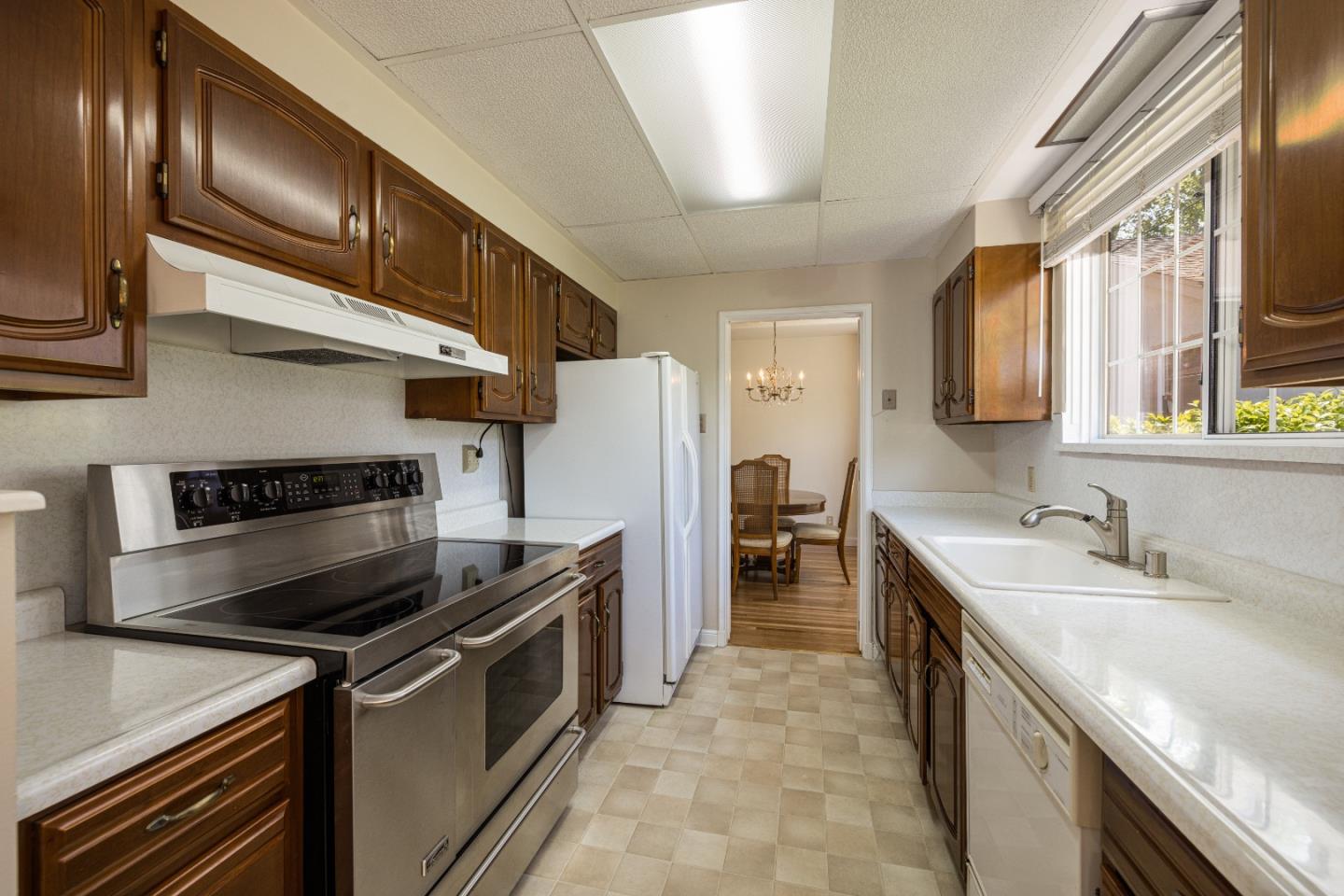 435 Bloomfield Road Burlingame, CA 94010 - Photo 12 of 28 Gallery Image 12