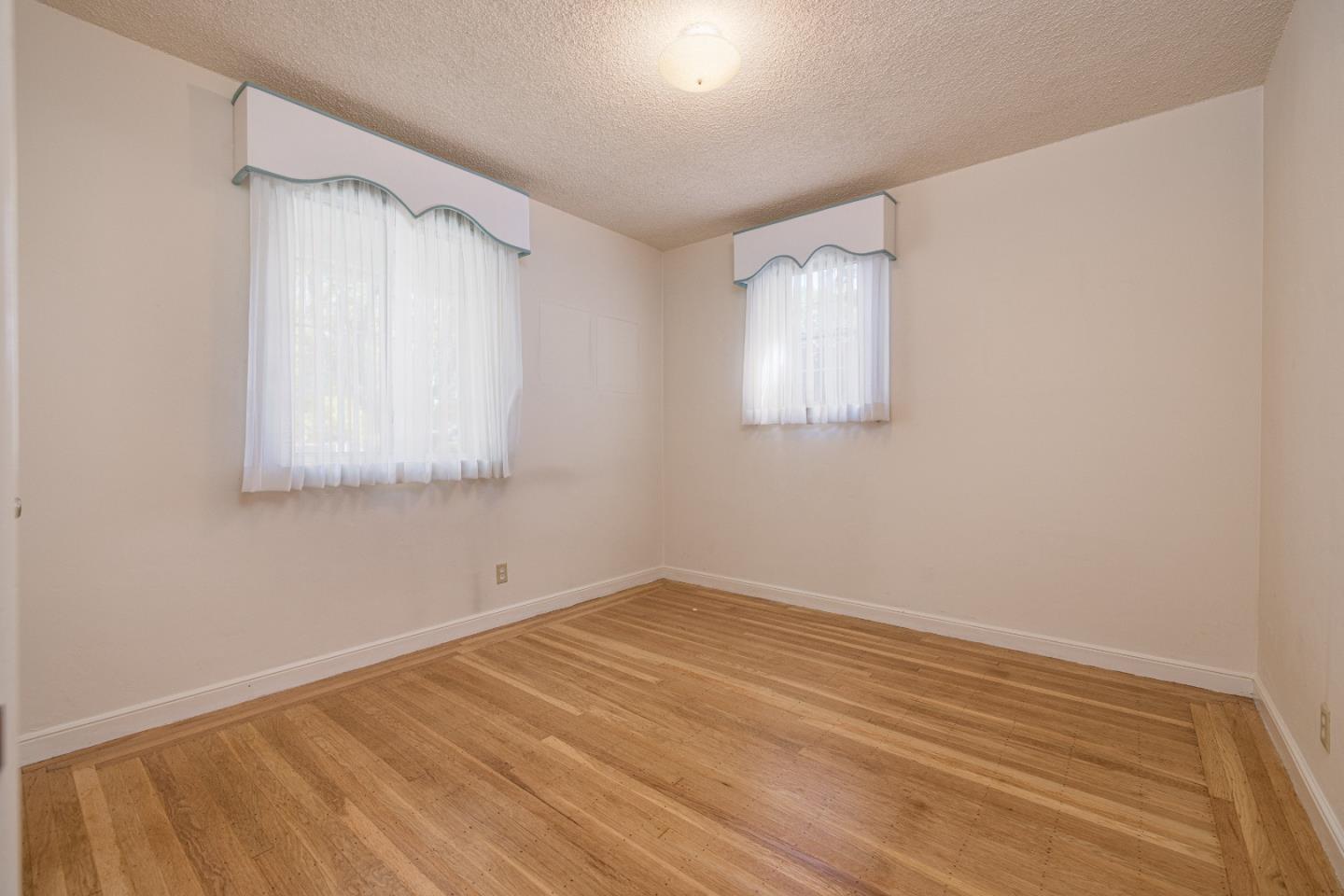 435 Bloomfield Road Burlingame, CA 94010 - Photo 16 of 28 Gallery Image 16