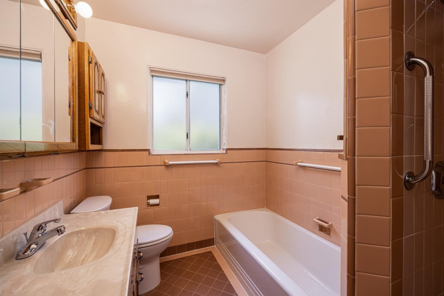 435 Bloomfield Road Burlingame, CA 94010 - Photo 17 of 28 Gallery Image 17