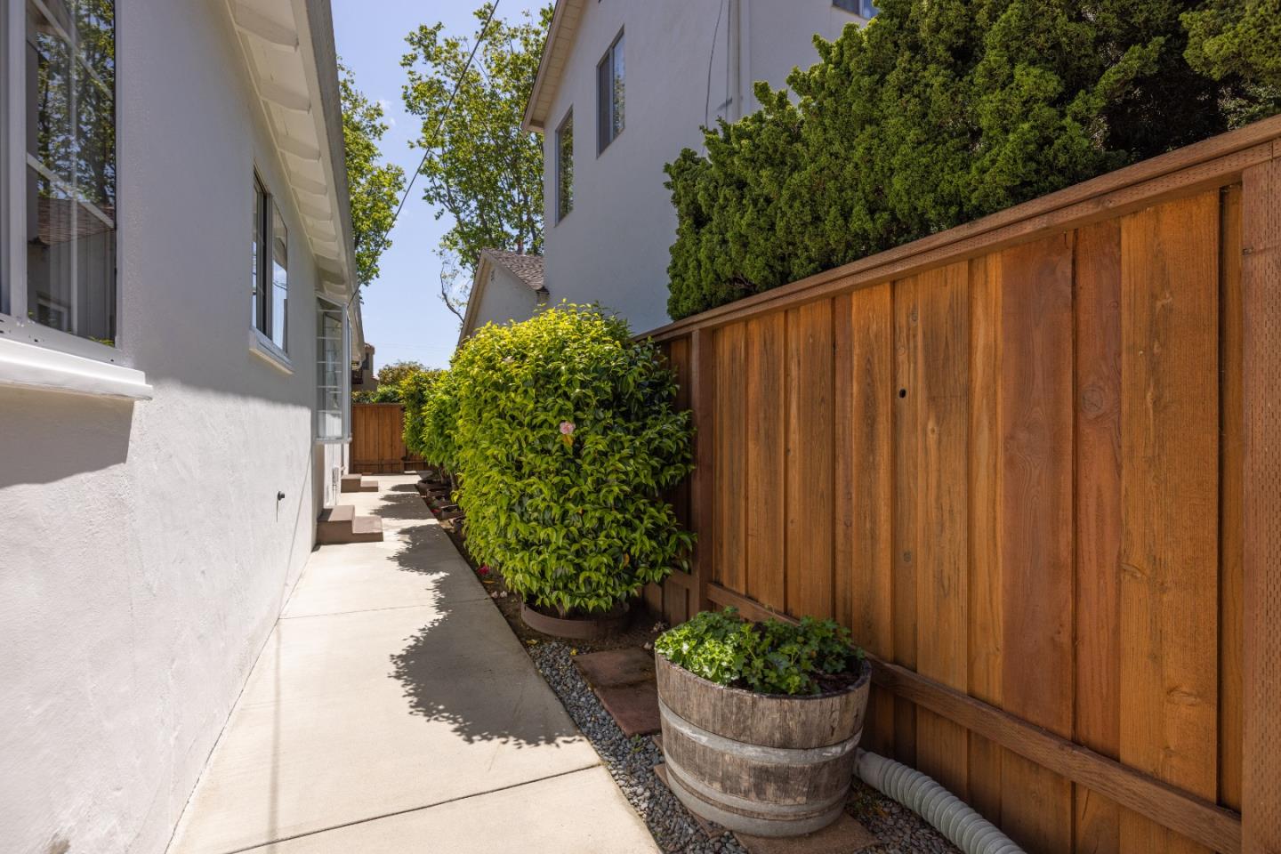 435 Bloomfield Road Burlingame, CA 94010 - Photo 18 of 28 Gallery Image 18