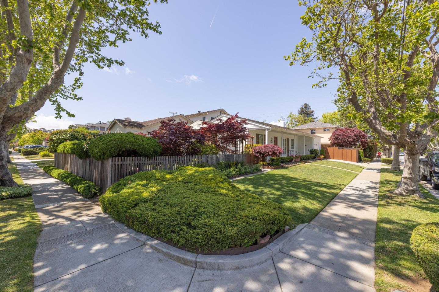 435 Bloomfield Road Burlingame, CA 94010 - Photo 3 of 28 Gallery Image 3