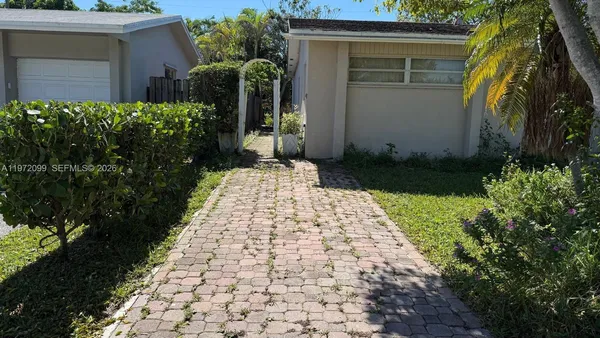 a front view of house with yard