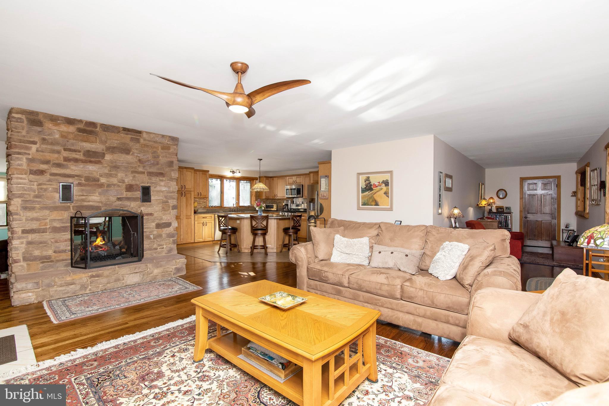 136 Tabernacle Road Medford Lakes, NJ 08055 - Photo 8 of 38 Living room