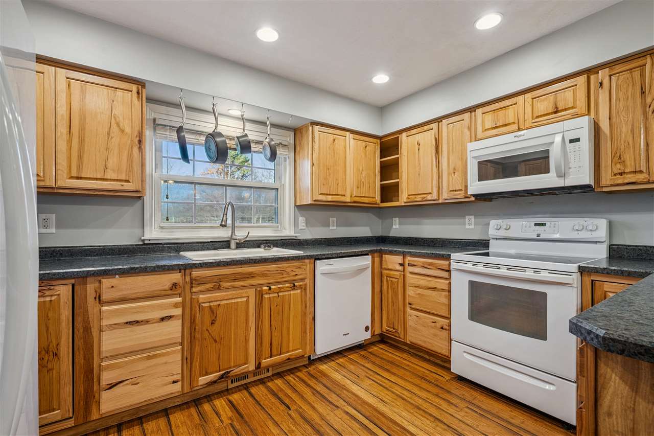 1386 Curtis Brg Road Northeast Swisher, IA 52338 - Photo 8 of 39 Gallery Image 8