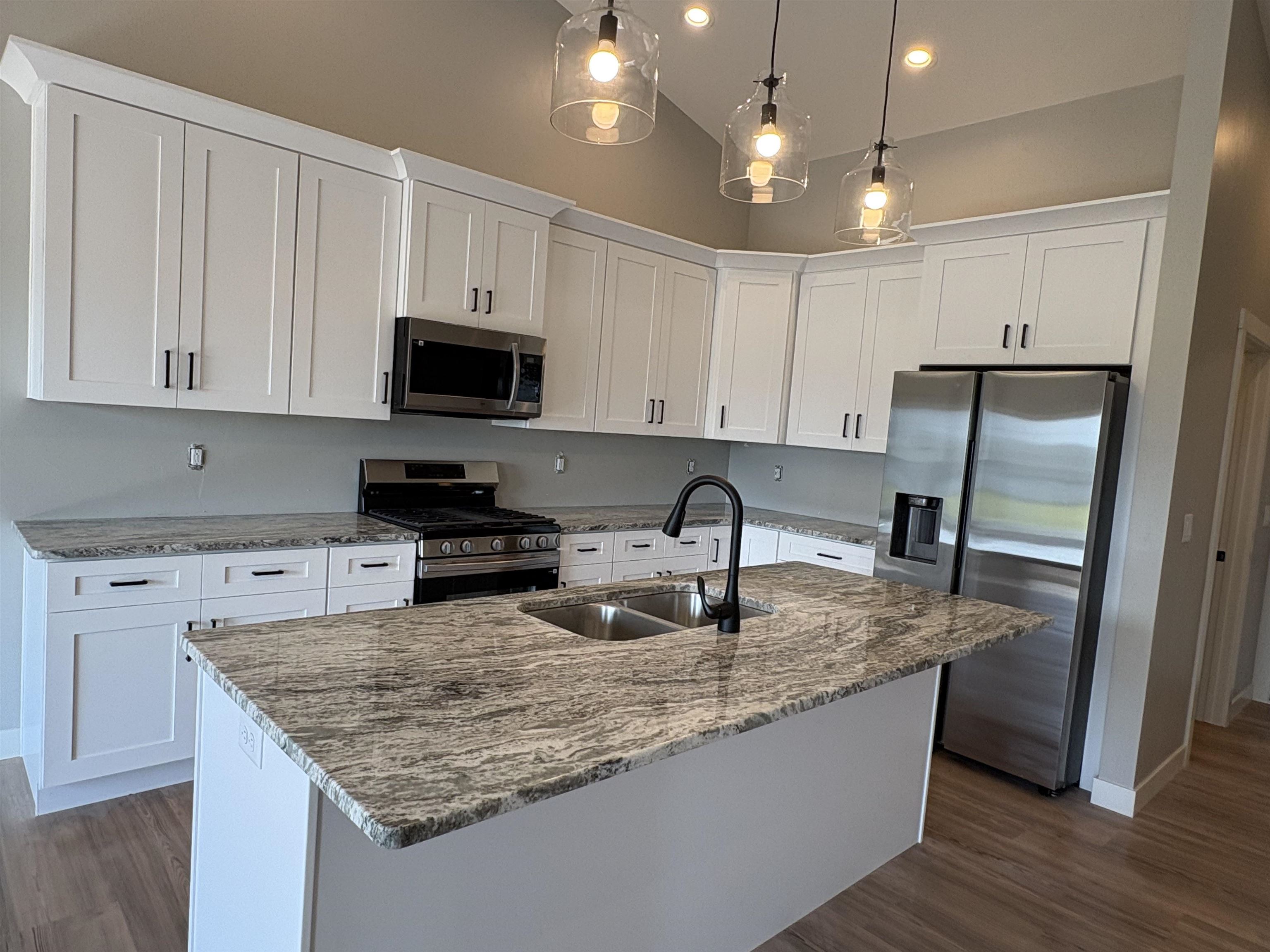 N8843 Killarney Way Menasha, WI 54952 - Photo 3 of 28
