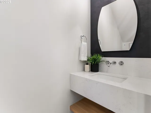 $6,999,000 | Northeast Ainsworth Street, Portland, OR 97211