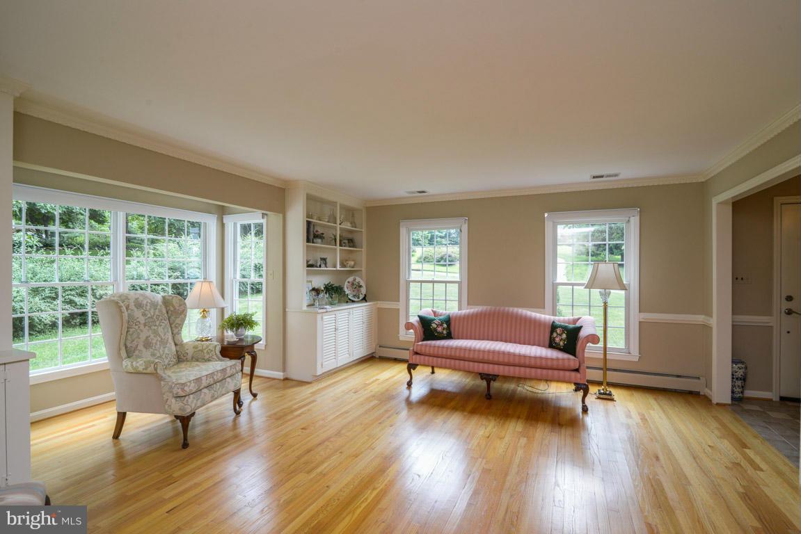 13804 Princess Anne Way Phoenix, MD 21131 - Photo 4 of 30 Living Room