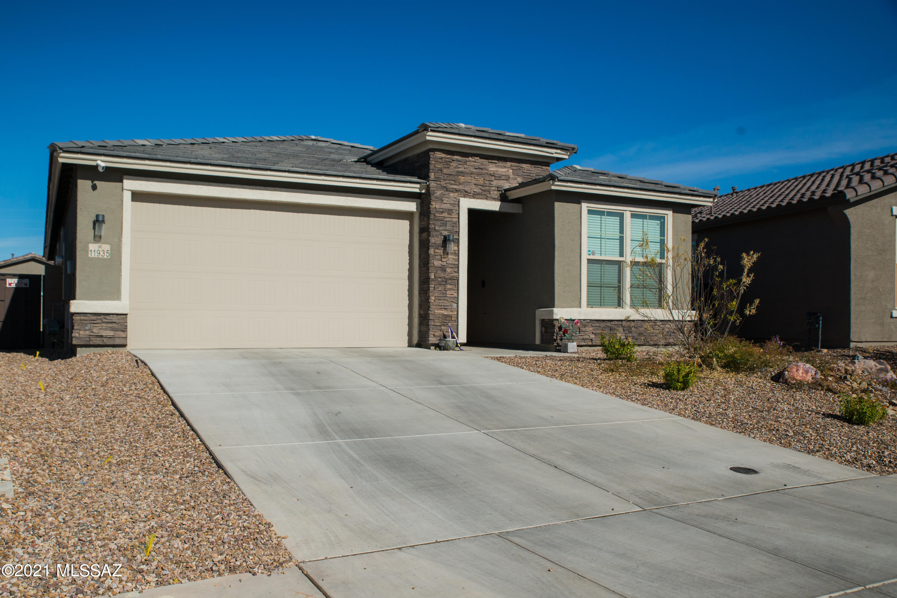 11935 Ryscott Circle Vail, AZ 85641 - Photo 2 of 25