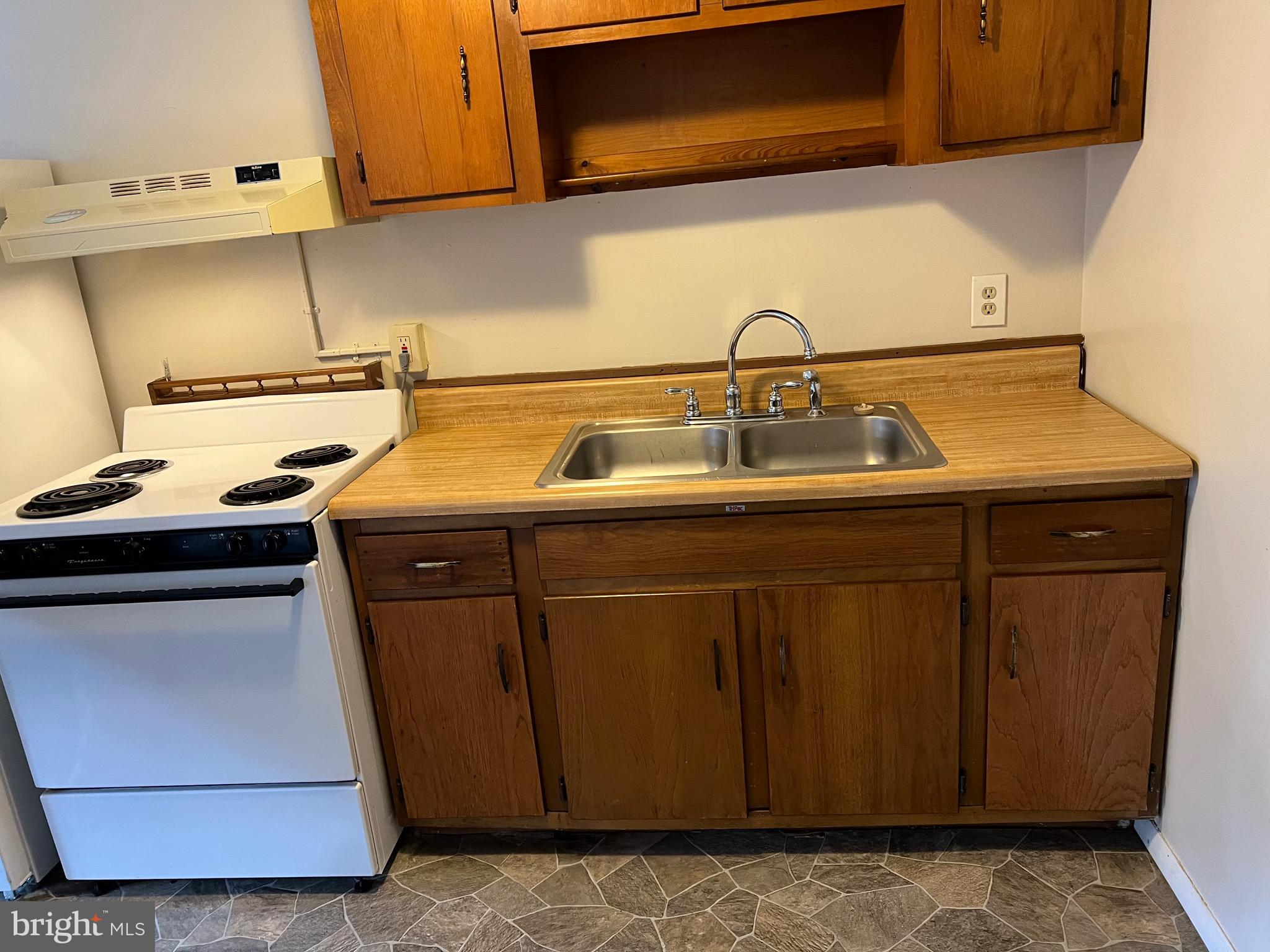 45 North Green Street, Unit 3 Berkeley Springs, WV 25411 - Photo 4 of 5