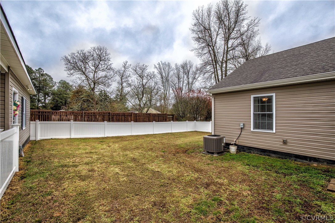 6908 River Road Petersburg, VA 23803 - Photo 4 of 32 Fully Fenced in Side Yard