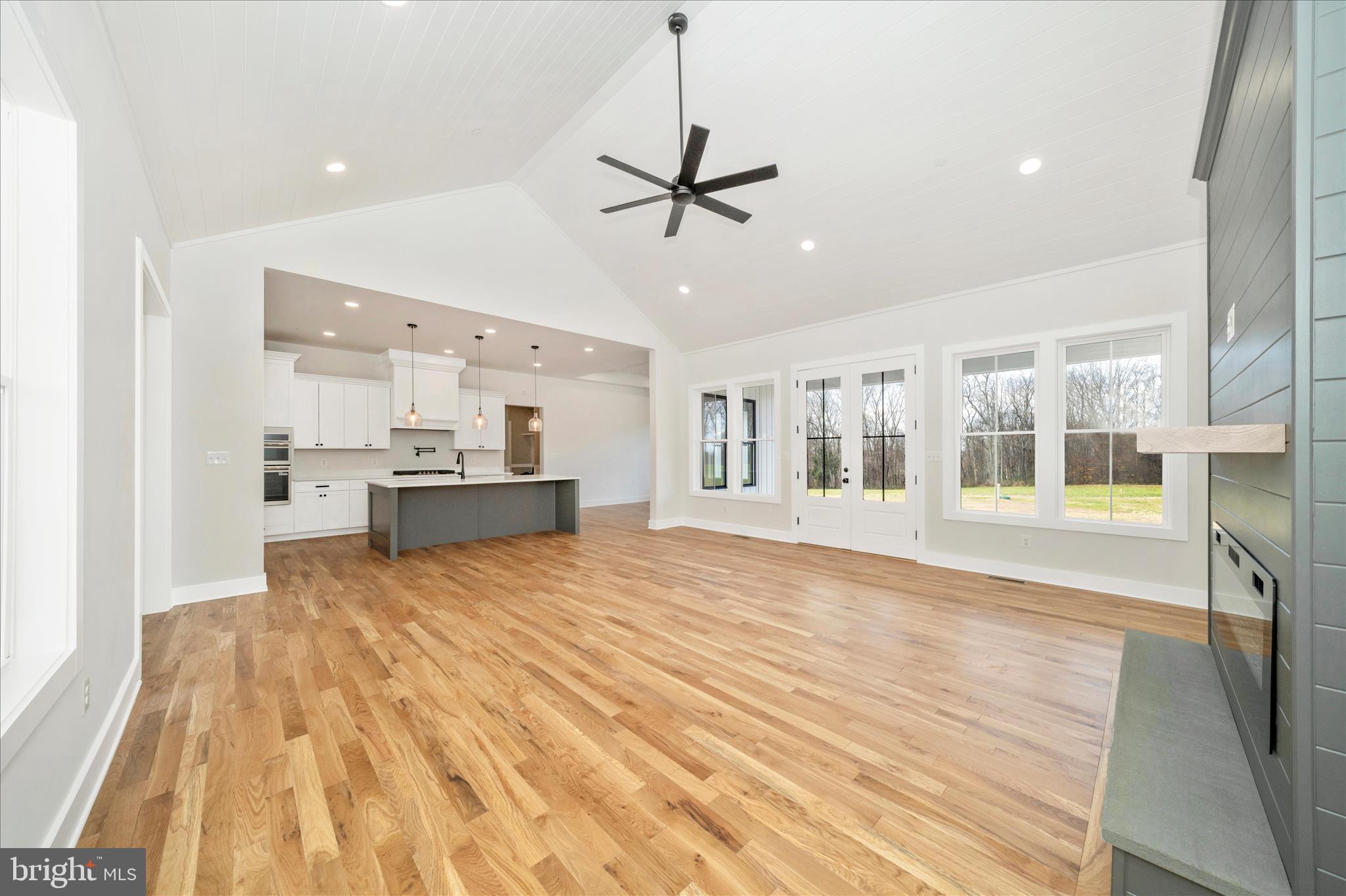 15030 New Windsor Road New Windsor, MD 21776 - Photo 9 of 63 Living Room