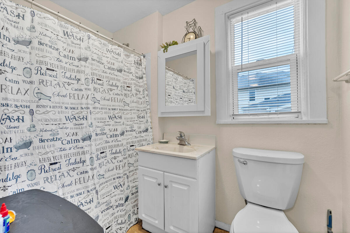 1427 Erie Street Racine, WI 53402 - Photo 16 of 19 Right Side Bath