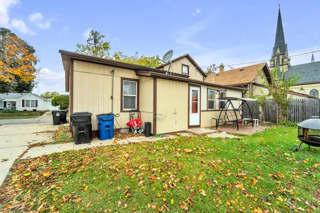 $165,000 | 1427 Erie Street, Racine, WI 53402