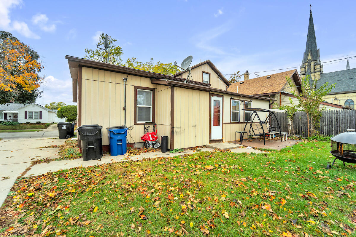 1427 Erie Street Racine, WI 53402 - Photo 17 of 19 Back Exterior