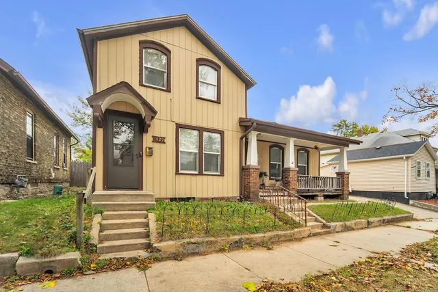$165,000 | 1427 Erie Street, Racine, WI 53402