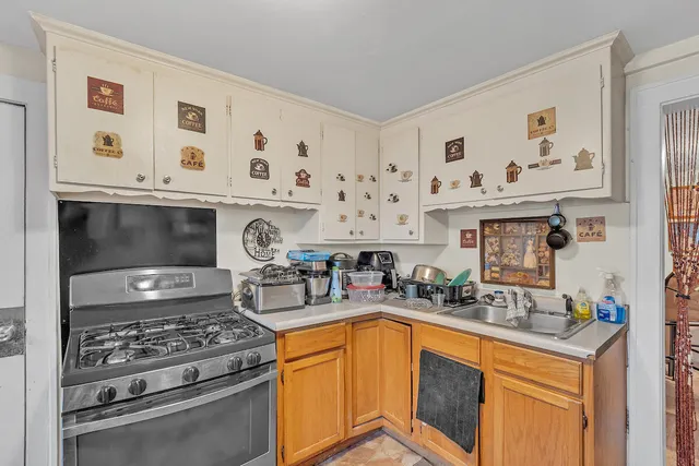 $165,000 | 1427 Erie Street, Racine, WI 53402